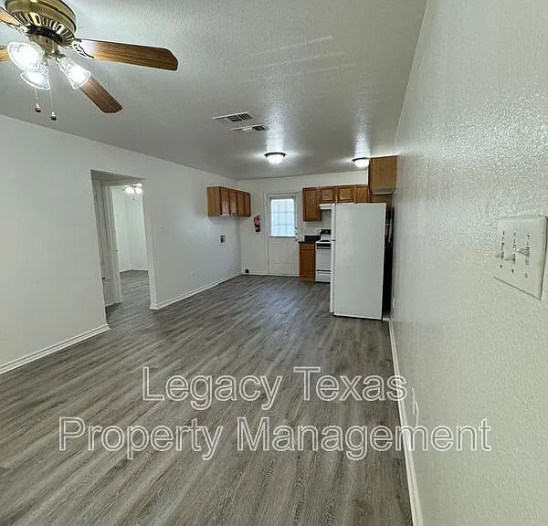 701 Miracle Ln #E — Photo 1