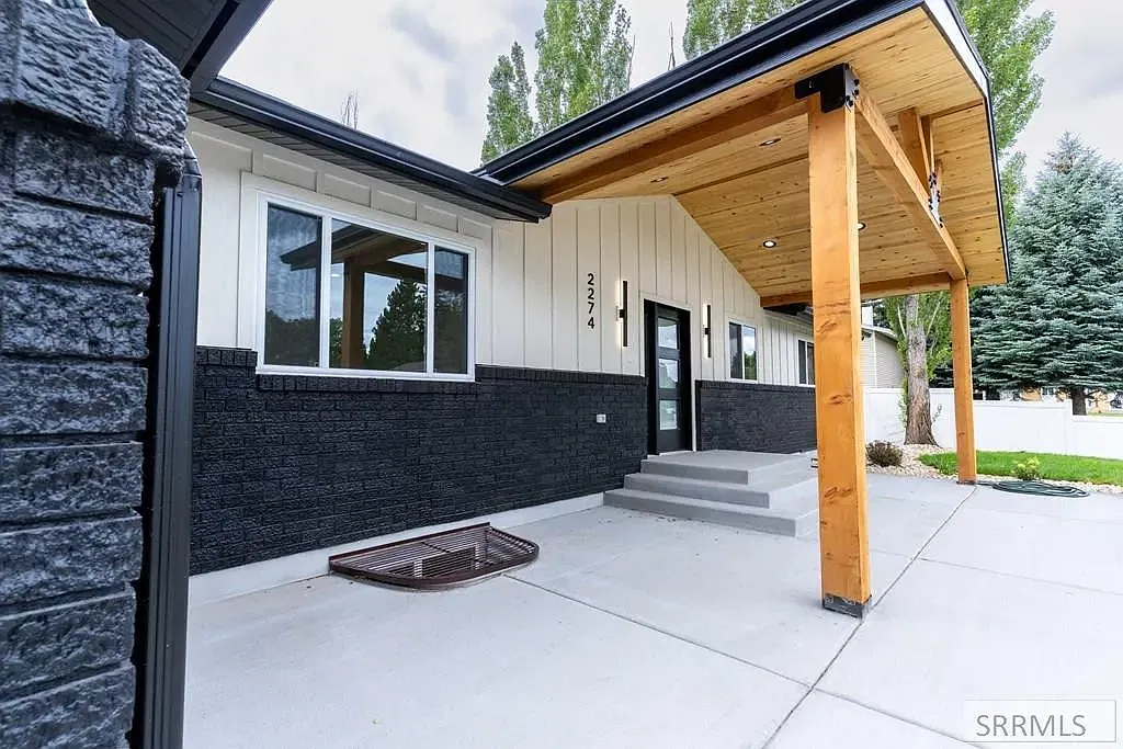 6 bed, 3100 sqft, $2,900 — Photo 3