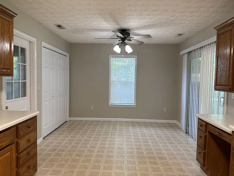 105 Farina Dr — Photo 7