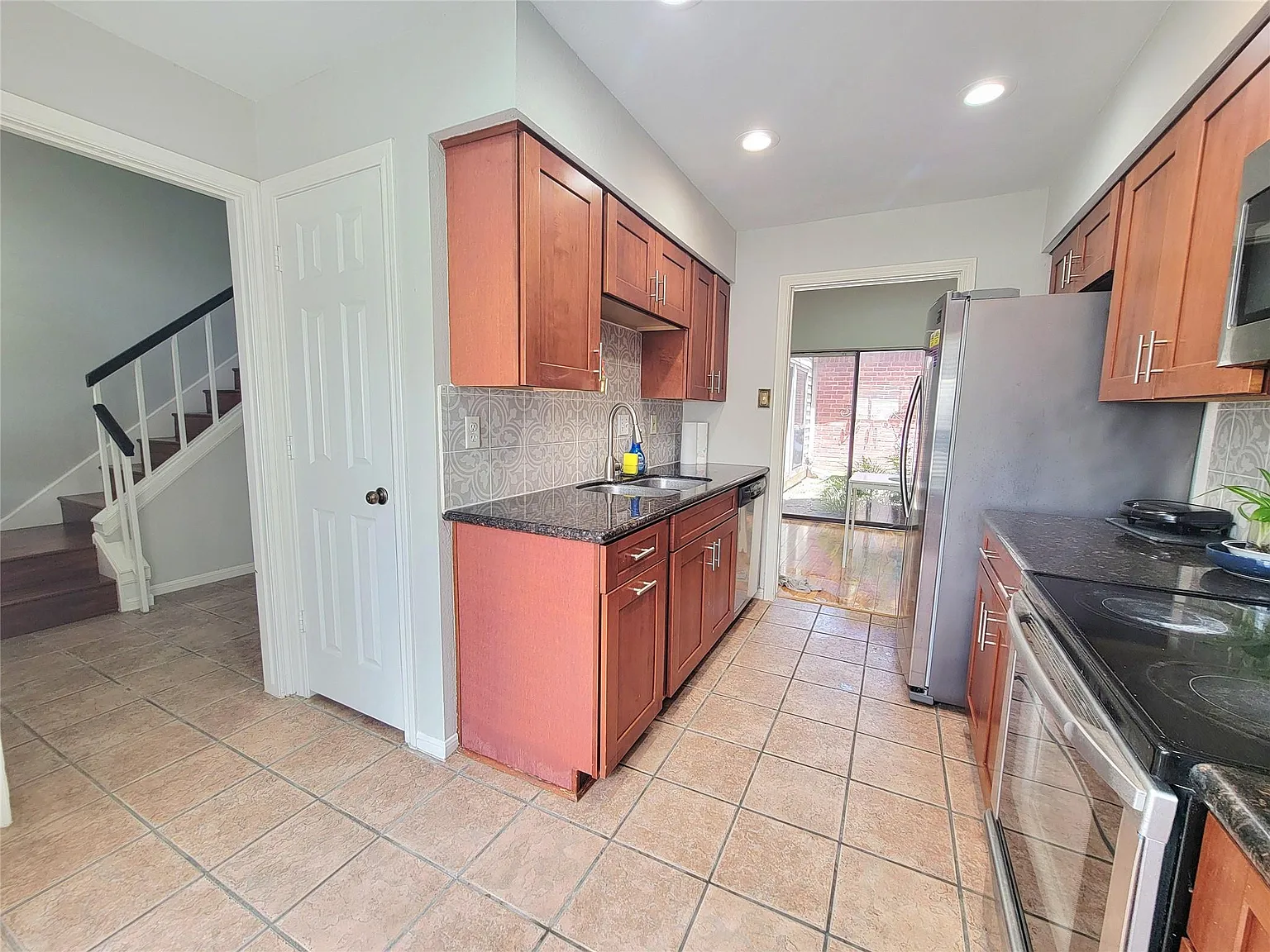 2 bed, 1.5 bath, 1556 sqft, $1,850 — Photo 3