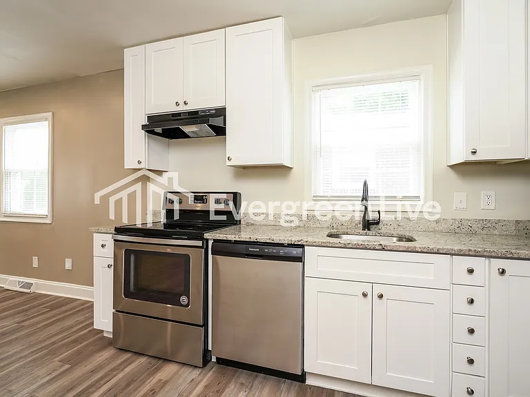 1706 Eastwood Ave — Photo 5