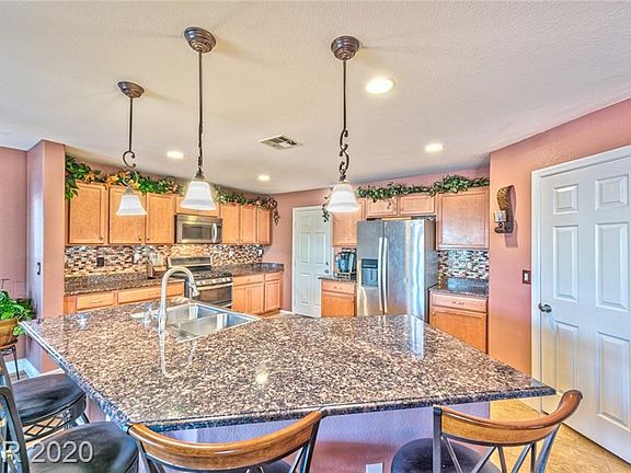 4th image of 330 Woodsfield Ct