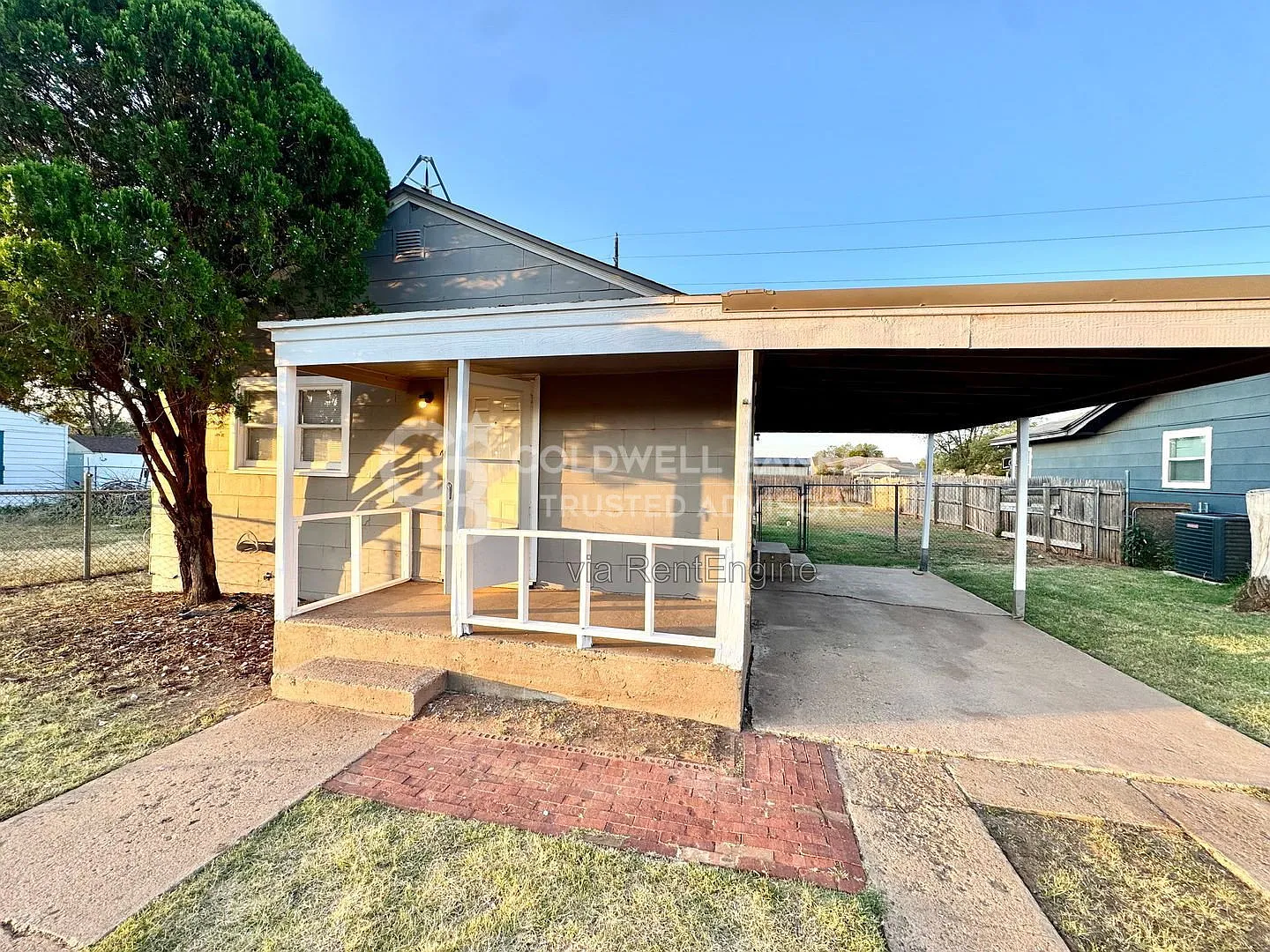 3 bed, 1.0 bath, 864 sqft, $799 — Photo 2
