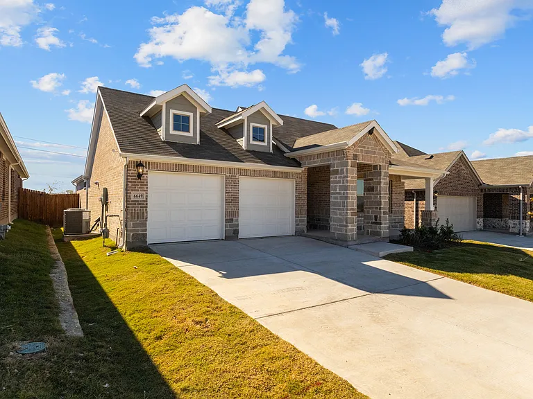 6649 Valley Lake Ln — Photo 2