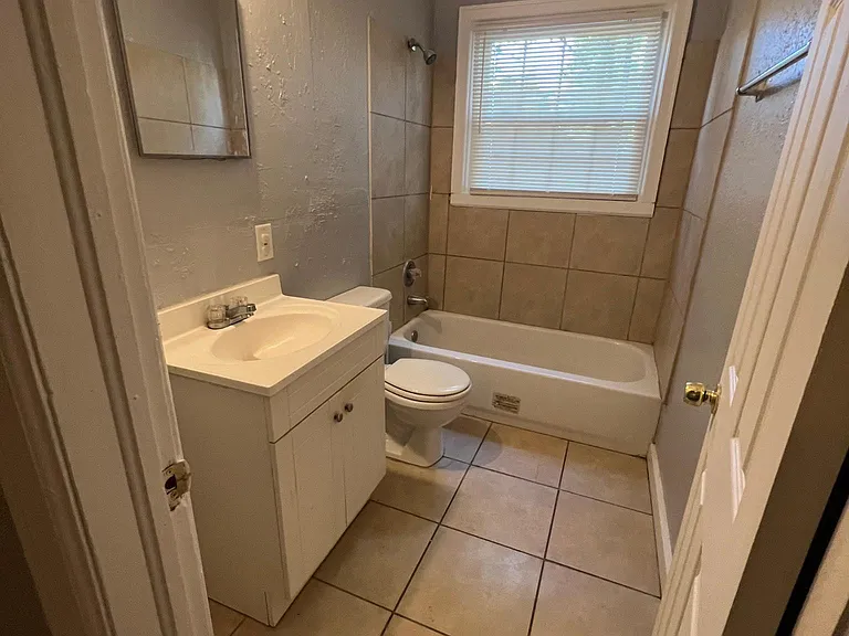 446 Plymouth Ave — Photo 15