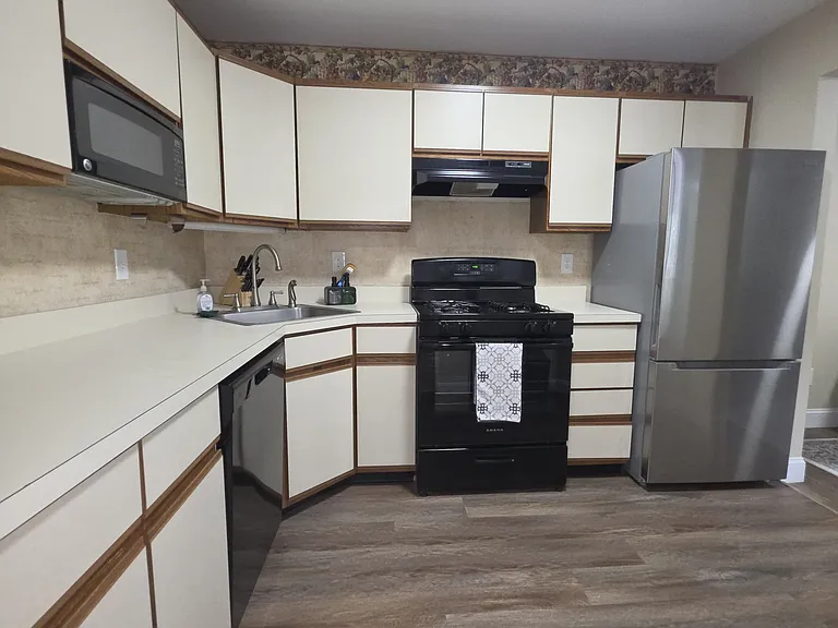 2708 Ridgefield Ct #2 — Photo 12
