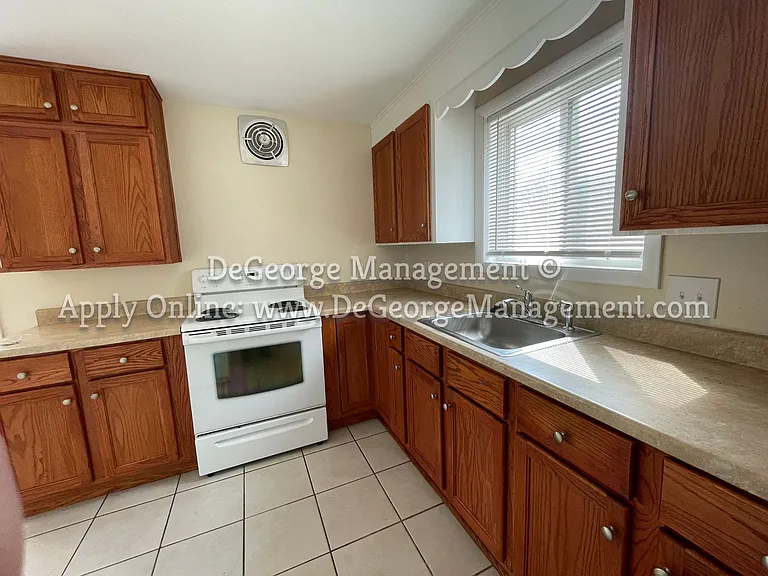 Bennington Townhomes — Photo 9