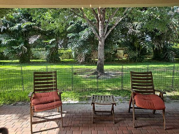 4th image of 9464 Isles Cay Dr