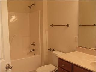 3rd image of 413 Crestwood Ln