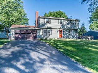 15 Strawbridge Rd, Henrietta, NY 14467