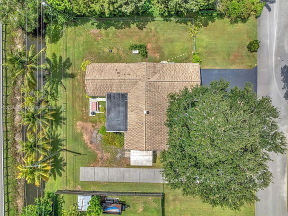 5th image of 4770 SW 70th Ter