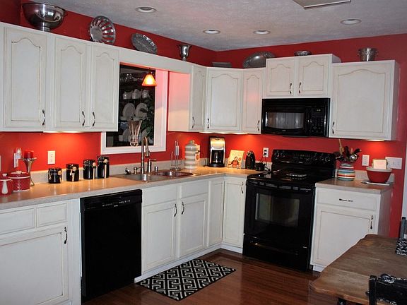 5th image of 88 Bakersfield Dr