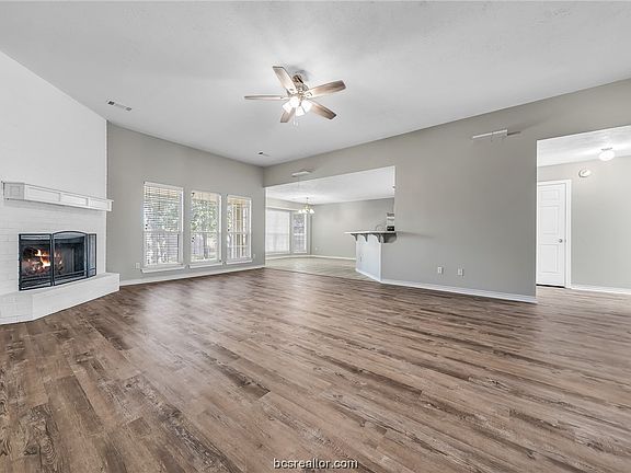 4th image of 3826 Stony Creek Ln
