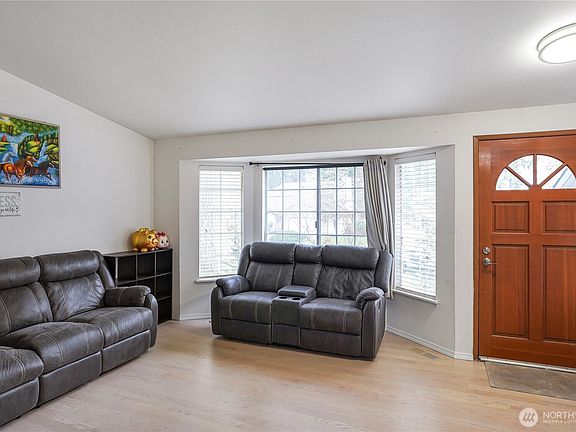 4th image of 17419 95th Avenue Ct E
