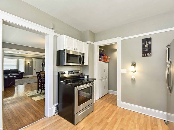 5th image of 16112 Clifton Blvd
