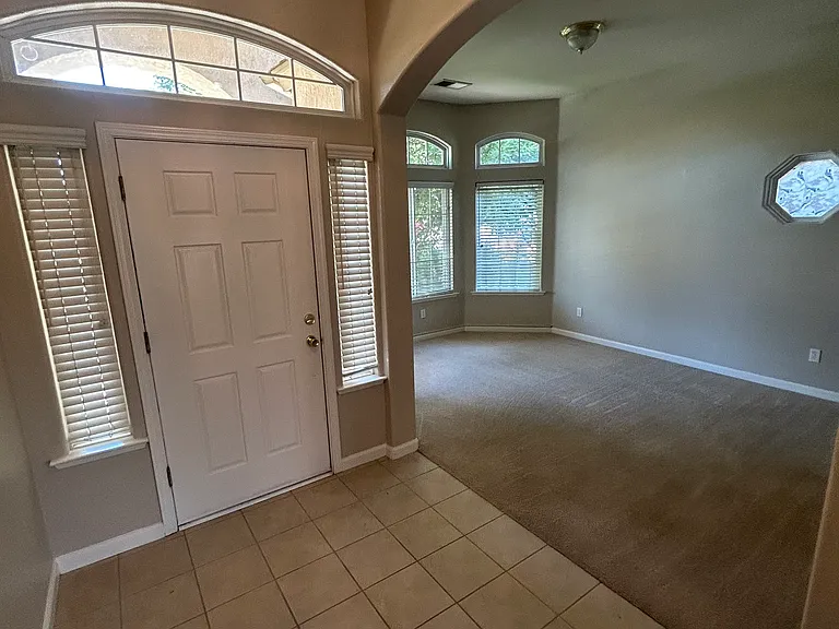 2240 Lorena Ave — Photo 2