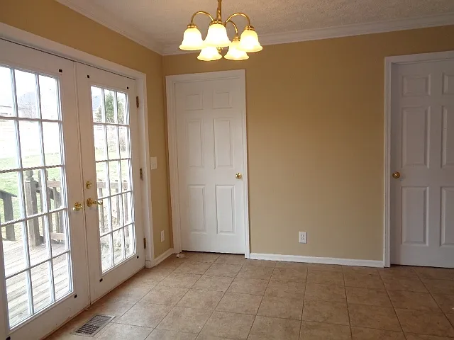 2320 Hayward Ln — Photo 5