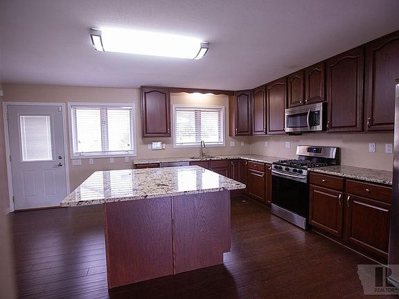 4th image of 410 Whitewood St