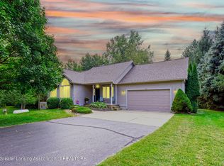 231 Piper Rd, Haslett, MI 48840