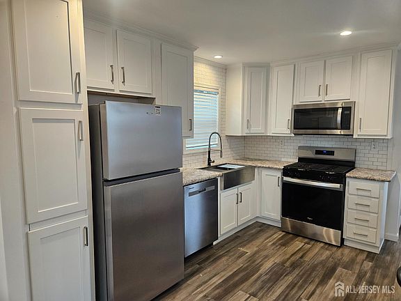 2nd image of 428 Kenbury Rd