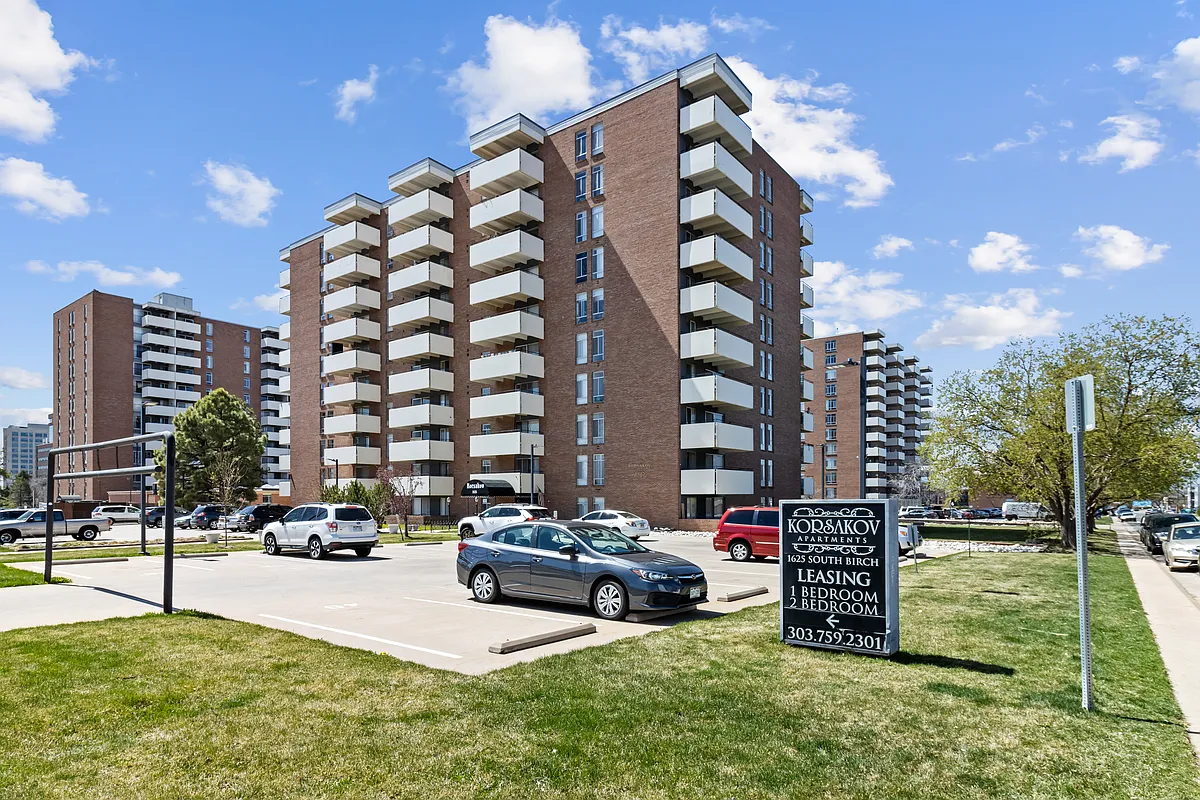 Building Photo - Korsakov / Da Vinci Apartments