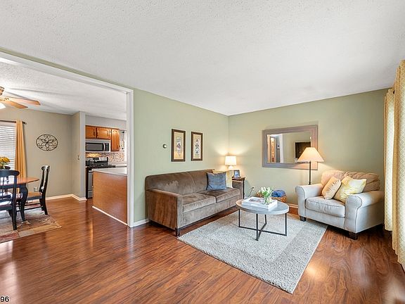3rd image of 27 Birch Dr