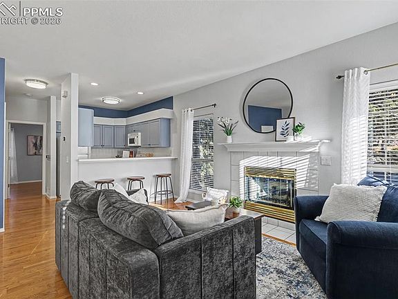 3rd image of 6958 Los Reyes Cir