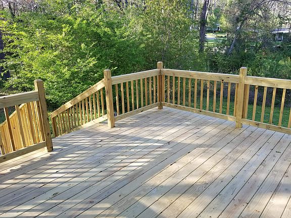 Side deck off of kitchen