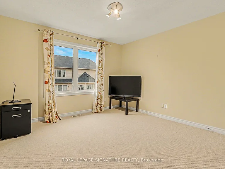 129 Tapestry Dr — Photo 16