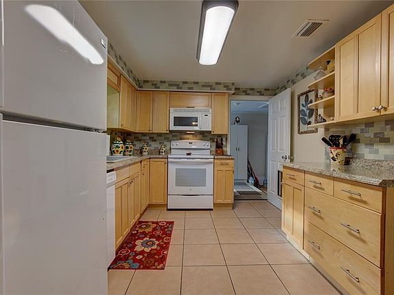 3rd image of 440 Santiago Ave