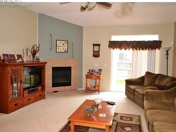 Living Room/Fireplace