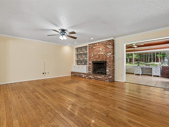 4th image of 3611 Wagonwheel Rd