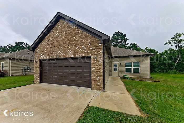 1st image of 555 White Oak Cir
