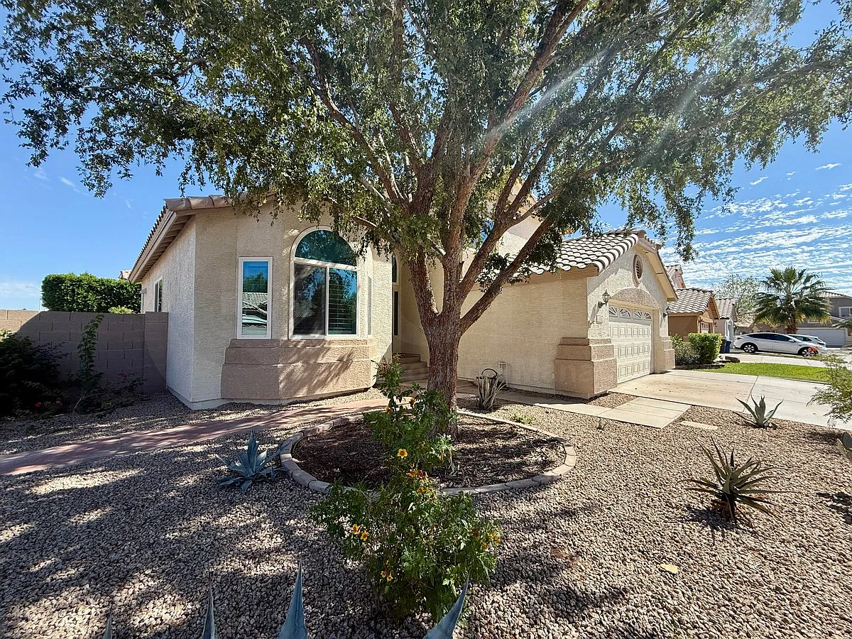 4 bed, 3.0 bath, 2118 sqft, $2,800 — Photo 3