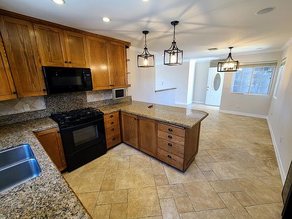 4th image of 3010 Luana Dr