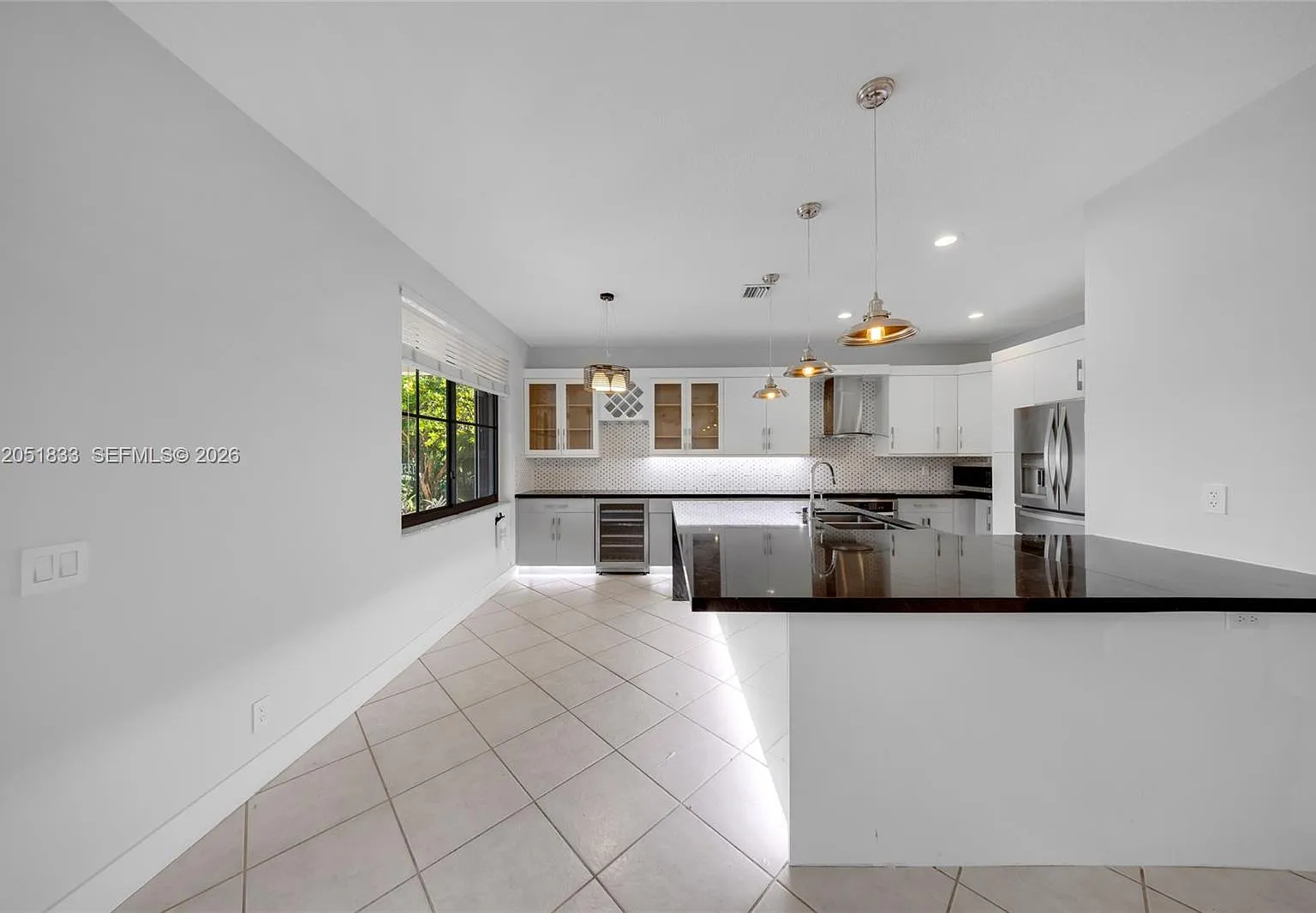 5 bed, 3.5 bath, 2480 sqft, $6,500 — Photo 2