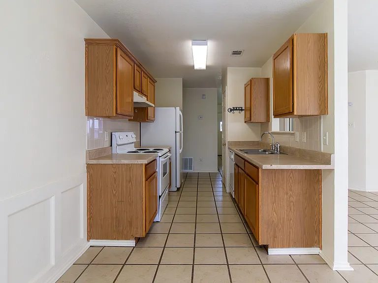 1203 Fox Creek Dr — Photo 9