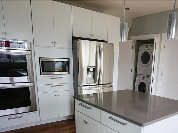 Kitchen (showing W/D)