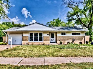522 Oakton St, Elk Grove Village, IL 60007