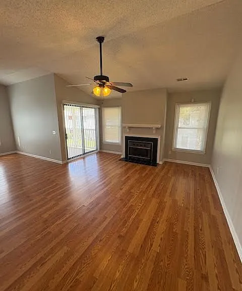 118 W Victoria Ct #D — Photo 1