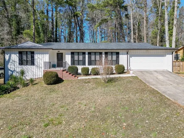 5360 Fieldgreen Dr, Stone Mountain, GA 30088