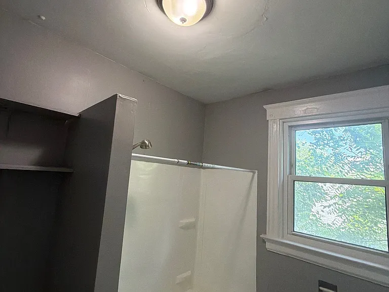 943 Rosemont Ave — Photo 17