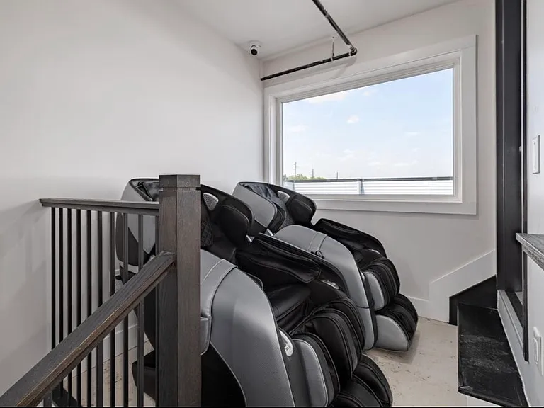 40 Lembeck Ave #4 — Photo 9