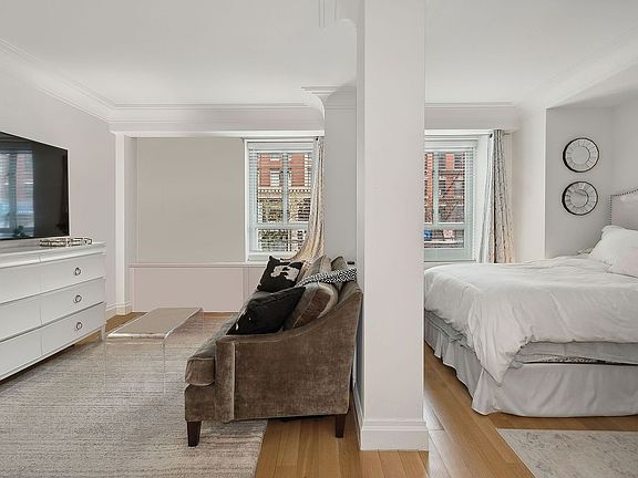 5th image of 200 E 66th St APT A305
