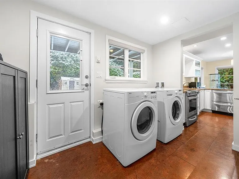 3990 Delbrook Ave — Photo 8