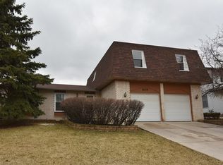 609 N Pinecrest Rd, Bolingbrook, IL 60440