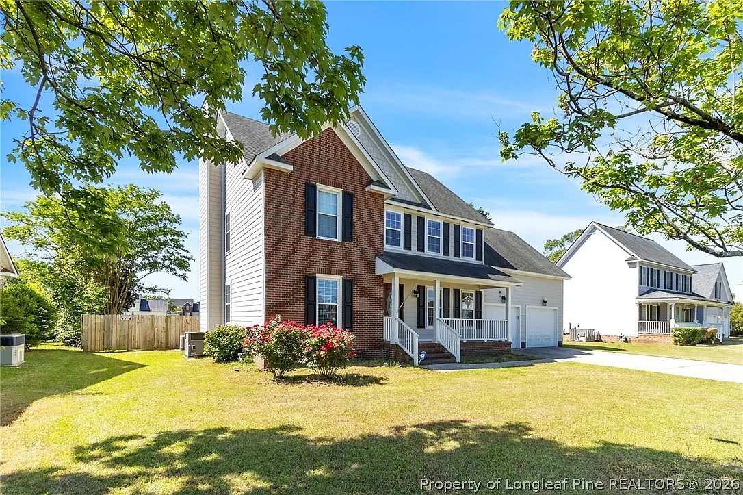 3 bed, 2.5 bath, 2388 sqft, $2,300 — Photo 2