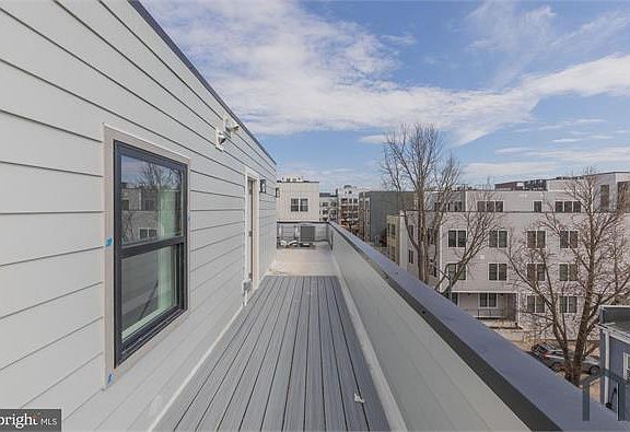 4th image of 1012 17th Pl NE #8