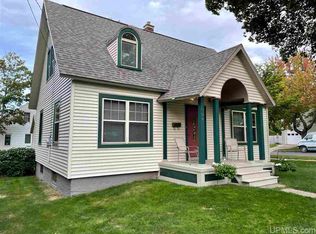 1004 Pine St, Marquette, MI 49855