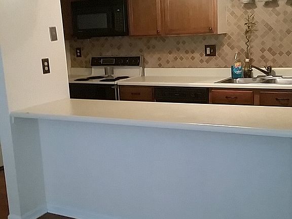 Kitchen & breakfast bar